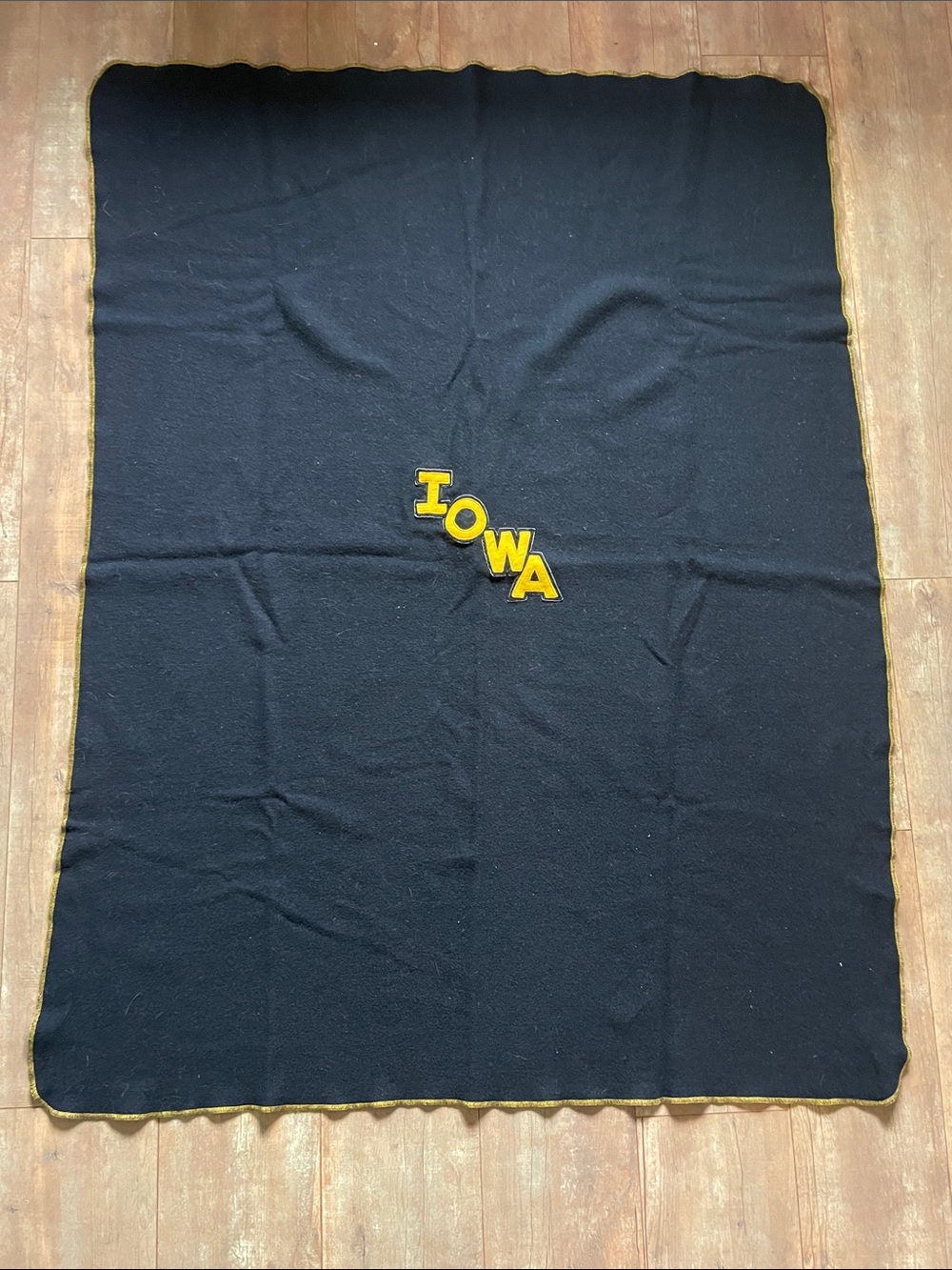 Vintage Amana Woolen Mills throw blanket | IOWA